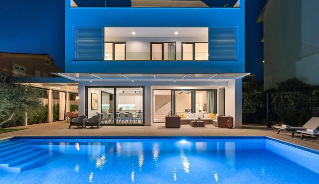 Villa Lodi - new modern villa few steps from beach with heated pool