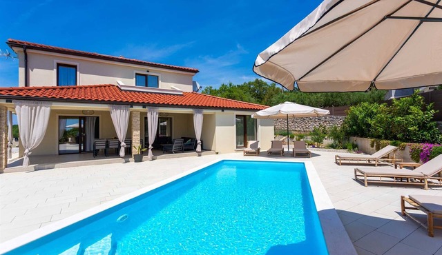 Villa Loni with Pool & Seaview