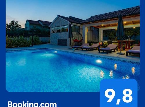 Villa Lorema-pet friendly on 5000 sqm garden,pool, jacuzzi, billiard&PS5