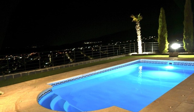 Villa 'Los Ángeles' with Lake Views, Private Pool and Wi-Fi