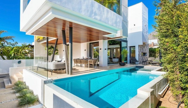 Villa Los Elementos - Four Bedroom Villa, Sleeps 10