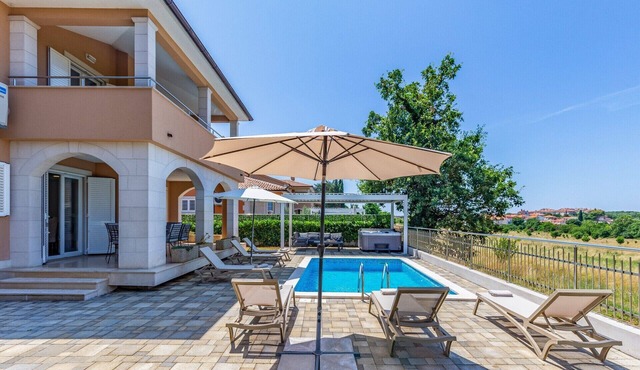 Villa Lotus 13G by Istrabook