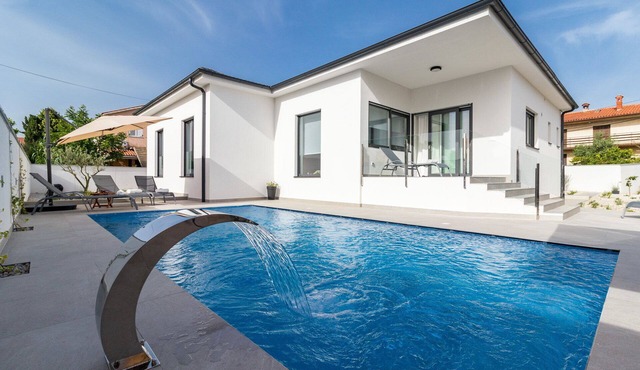 Villa Lotus with Heated Pool