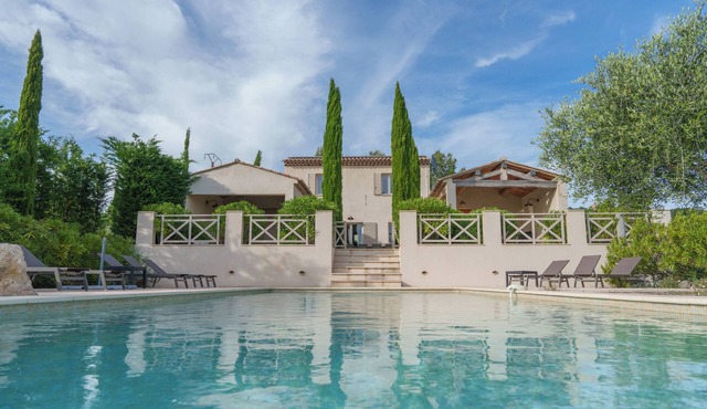 Villa Lou Coulabio - Stay in Provence with Private Pool and Panoramic View