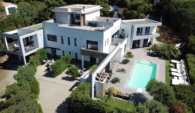 Villa Louancelie, beautiful contemporary house with swimming pool and sea view.