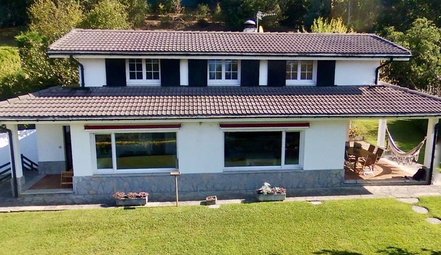VILLA LOUISE BILBAO, IN A GREEN SETTING, CLOSE TO THE CITY AND BEACHES