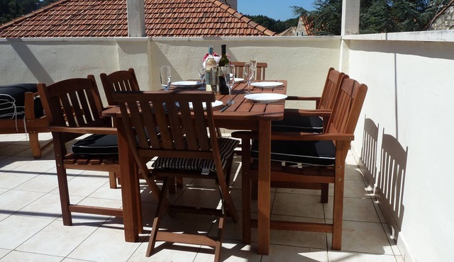 Villa Louise, traditional house in old town, 5 mins walk to restaurants & beach