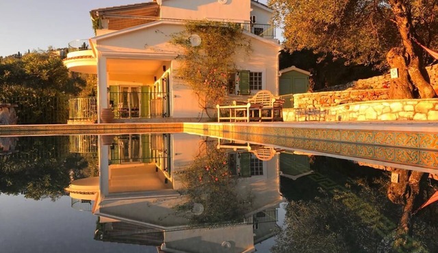 Villa Loukia 5* SECLUDED LOCATION but Walking Distance Kassiopi Sleeps 6-8