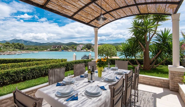 Villa Loviste Paradise