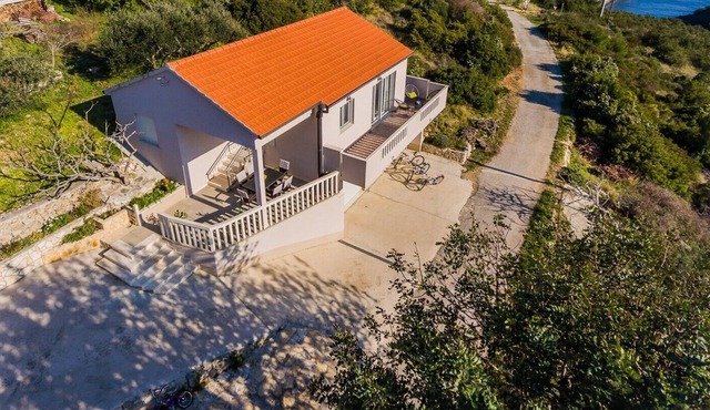Villa Luana, villa on island Vis, near beach Stiniva