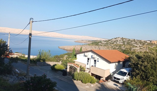 Villa Luce. New Spacious apartment 70 m from the sea, with sea view at Karlobag.