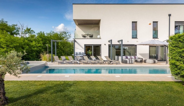 Villa Luce Verde - beautiful villa with private pool, hot tub and sauna near the town of Porec and its beaches