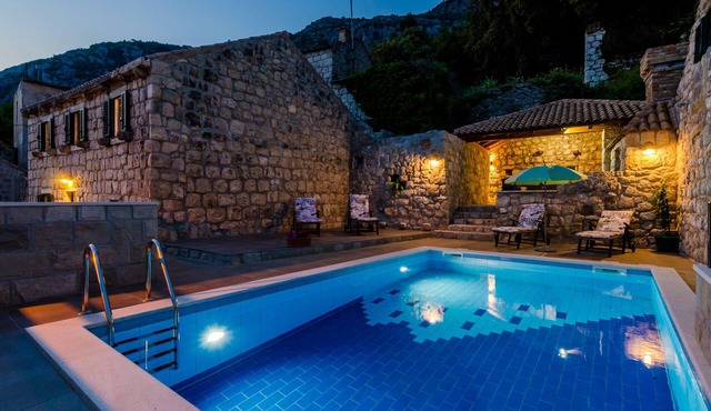Villa Luciana - Two Bedroom Villa with Swimming Pool and Sea View