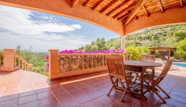 Villa "Lucio" with Sea View, Wi-Fi and Air Conditioning
