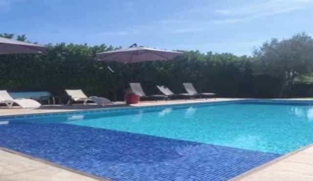 Villa Ludea between sea and vineyards with large swimming pool and air conditioning