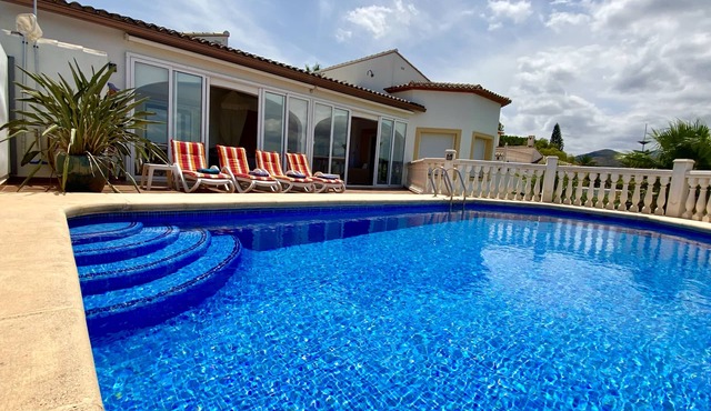 Villa Lujoso con Piscina Privada en Monte Pego