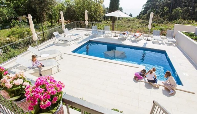 Villa Lukas - 'No.1' One-Bedroom Apartment with Balcony and Sea View