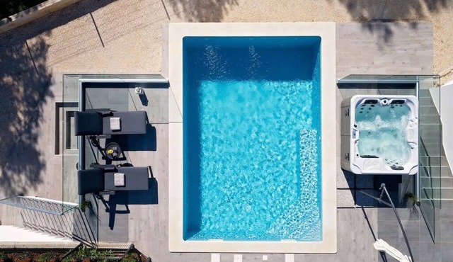 Villa LULU with heated pool, sauna and hot tub