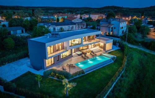 Villa Lumi - with private pool, sauna, outdoor jacuzzi, fitness room, table tennis