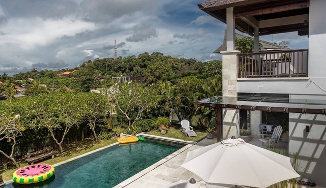 Villa Lumi with Private Pool - 3BR