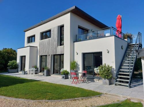 Villa lumineuse vue mer 150m plage