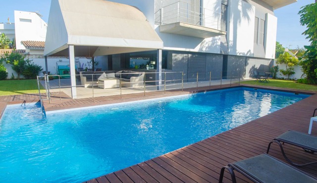 Villa Luna de Mar- Piscina Junto a la Playa