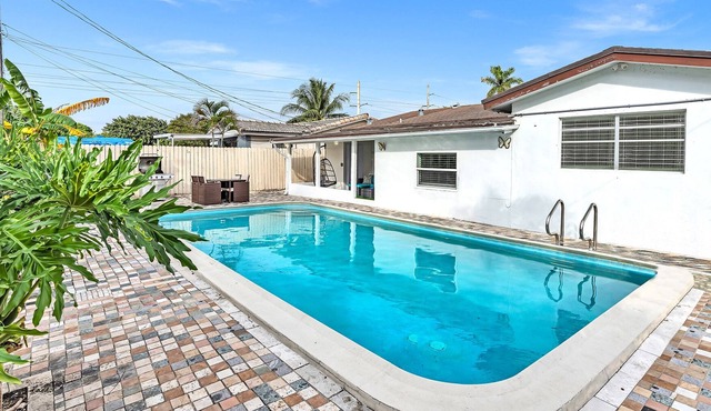 VILLA LUNA- Heated pool 5 minutes to hard rock casino