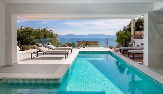 Villa Luna Mare with Pool and Sauna
