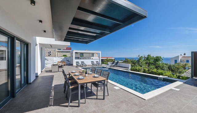 Villa Luna- Private Heated Pool