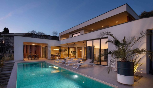 Villa Lush Life with Pool