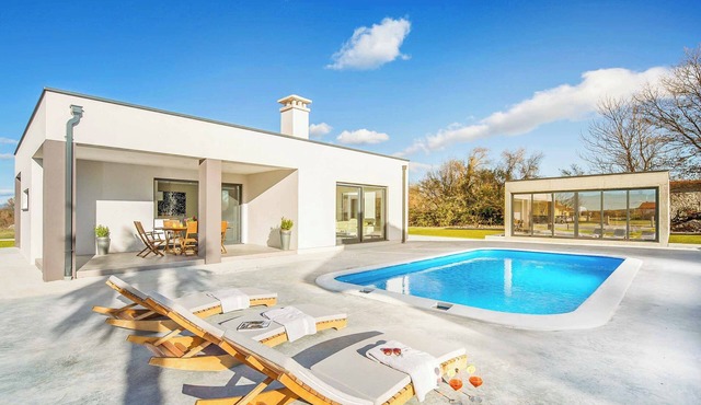 Villa Lux Ivory - Three Bedroom Villa, Sleeps 6