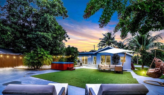 Villa Lux Moderno | Pool + Hot Tub | Central
