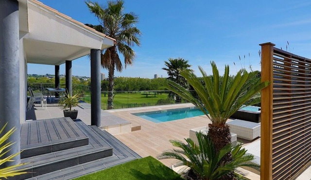 Villa Luxe Bord de Golf - Pool, Jacuzzi & Absolute Calm