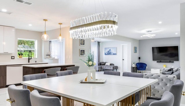 Villa Luxe ~ heated saltwater pool ~near famous beaches