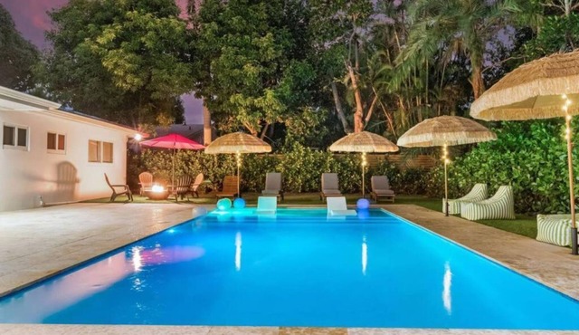 Villa Luxe - Modern by Glam Homes