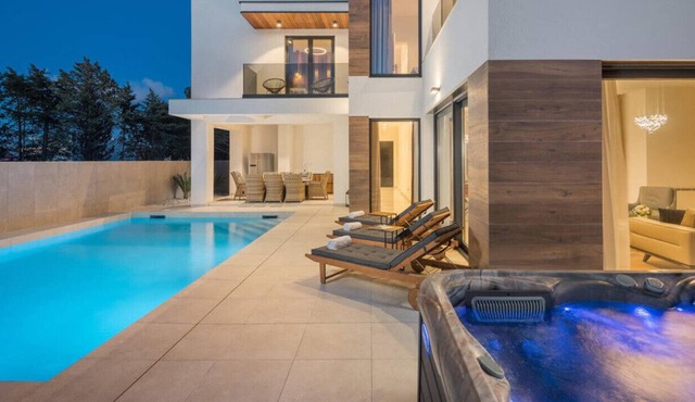 Villa Luxor