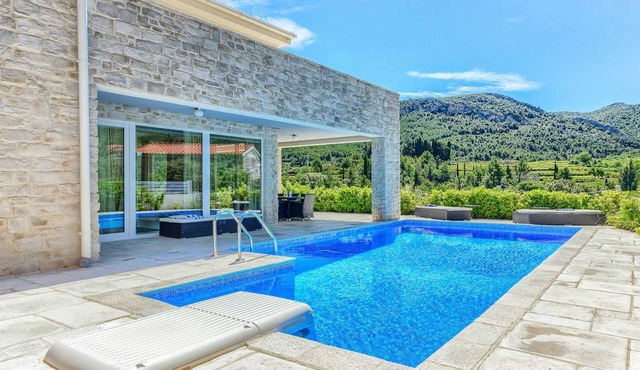 Villa Luxoria - for 10 guests with 4 bedrooms, a private pool and a spa by MyWaycation