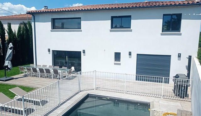 Villa Luxueuse Avec Piscine Pour Profiter du Climat du sud de la France