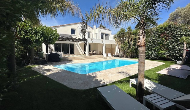 VILLA Luxury 160m2, heated SWIMMING POOL, Air Conditioning, 700m BEACH! Garden, Almandin Island.