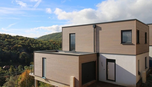 Villa-Luxury-Ensuite with Bath-Terrace-Barr