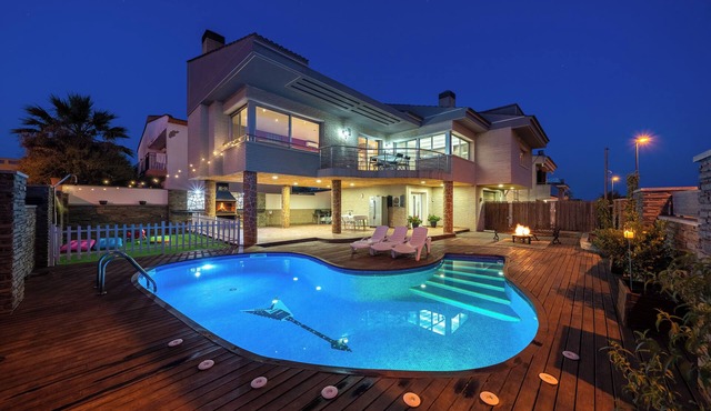 Villa "Luxury Rock TIRRI" with Private Pool, Covered Terrace and Wi-Fi