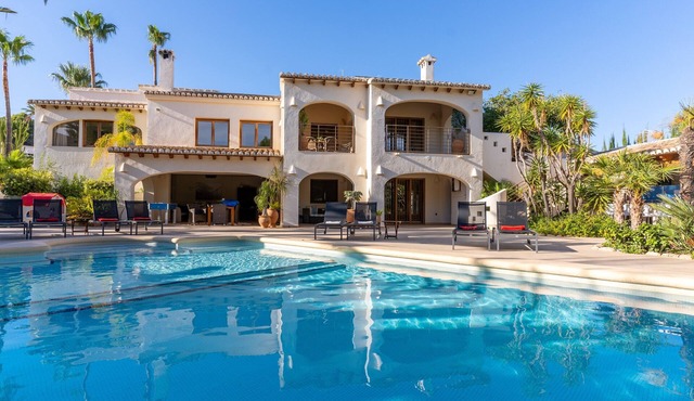 Villa "Luxury Xenofilia Vll" with Sea View, Pool & Wi-Fi