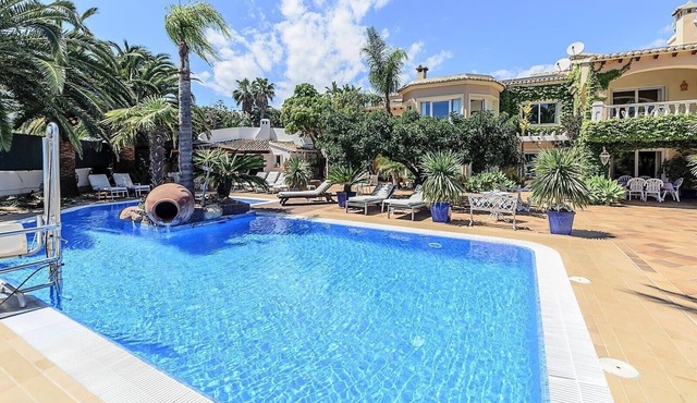 Villa 'Luxury Xenofilia Lll' with Mountain View, Wi-Fi and Air Conditioning