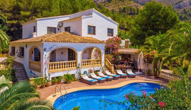 Villa Lydia's Walk by Villa Plus