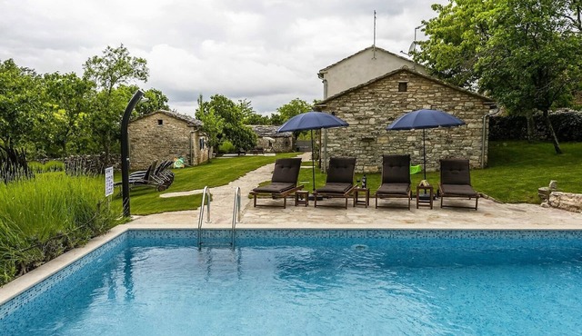 Villa M-Mate with Pool - Privacy Guaranteed