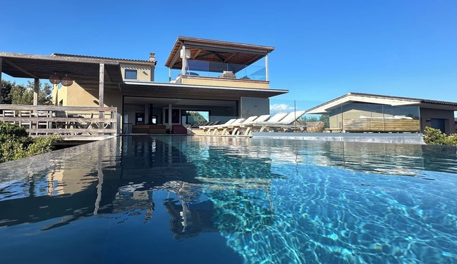 Villa Marcelle suspended pool with sea view