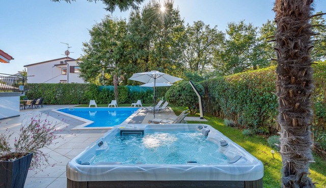 Villa Martimar with Hot tub and pool in Poreč