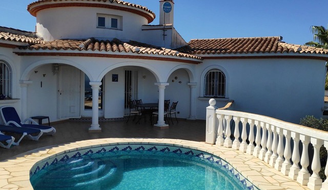 Villa 'Ma-Nita' with Sea View, Wi-Fi, and Air Conditioning