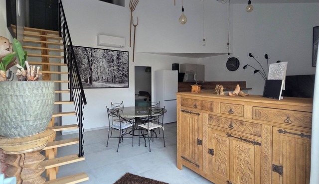 Villa ma sueur - house with a story.