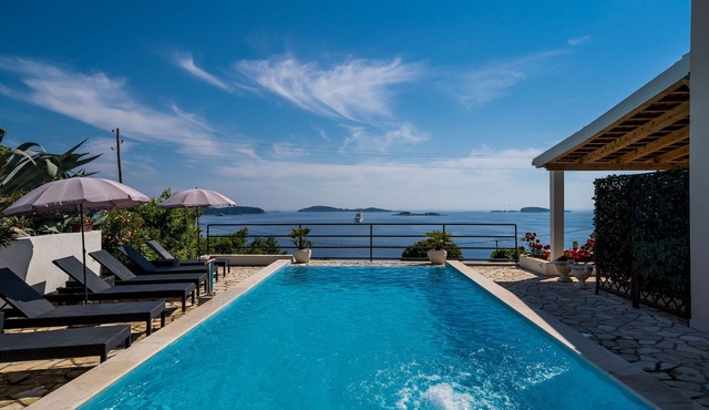 Villa Made 4U - Deluxe Four Bedroom Apartment with Terrace and Sea View